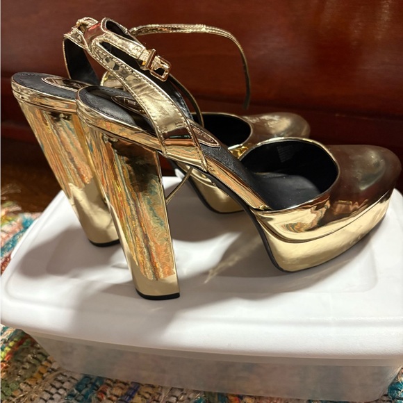 Express Shoes - Express Gold Platform Heels